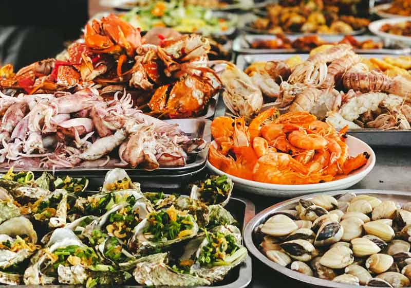 Fresh seafood and night market in Cat Ba Island