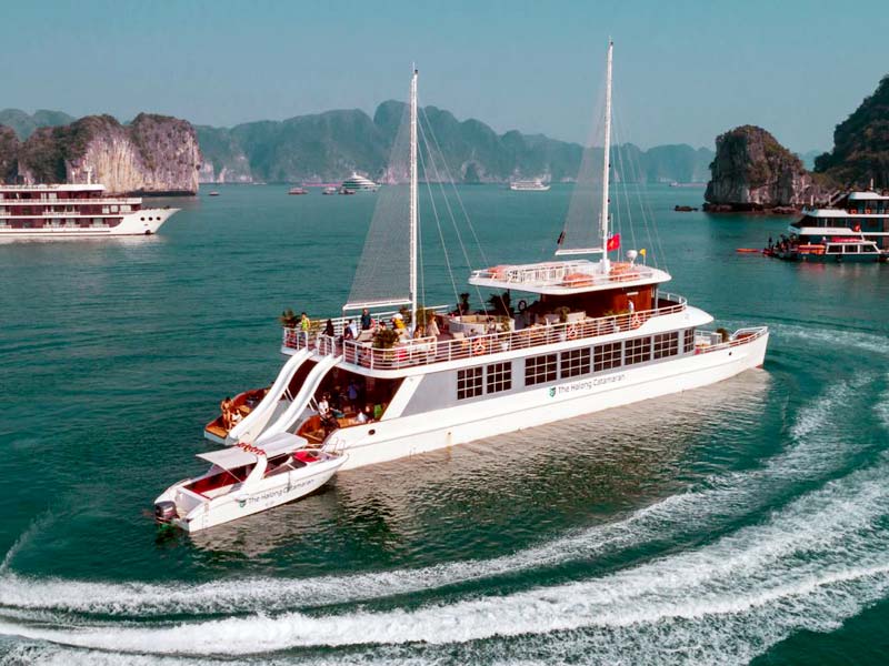 Lan Ha Bay day cruise from Hanoi