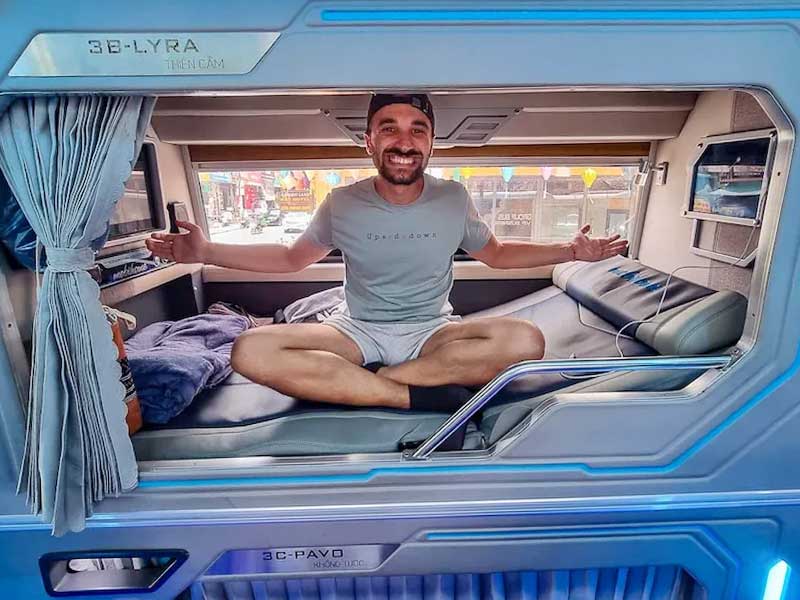 Cabin sleeper bus to Danang