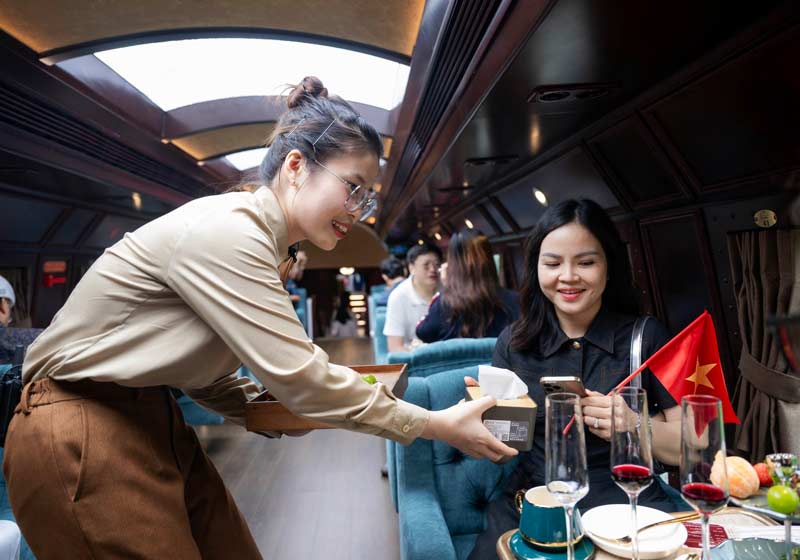 Toa Vip đoàn tầu di sản Hà Nội 5 cửa ô