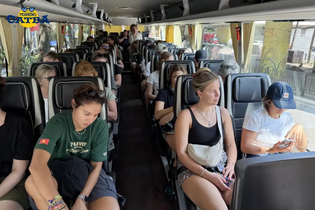 Hành khách trải nghiệm xe Hà nội đi Cát bà