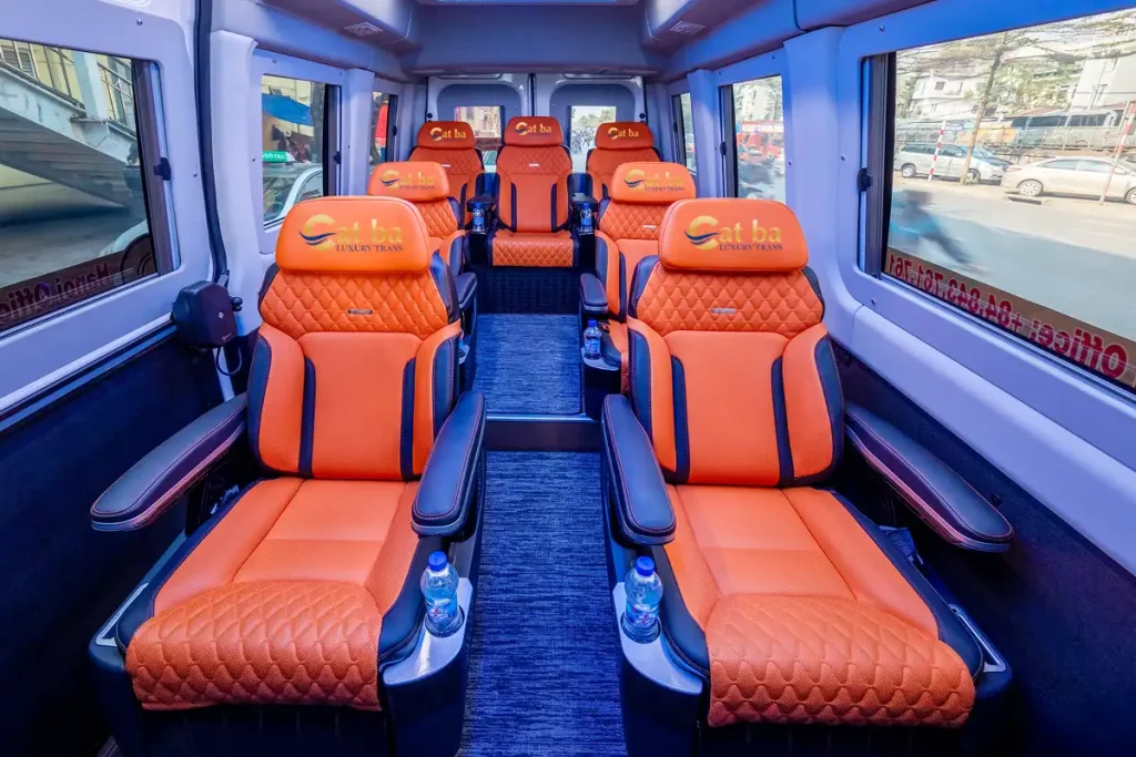 Nội thất xe Limousine đi Cát Bà từ Hà Nội